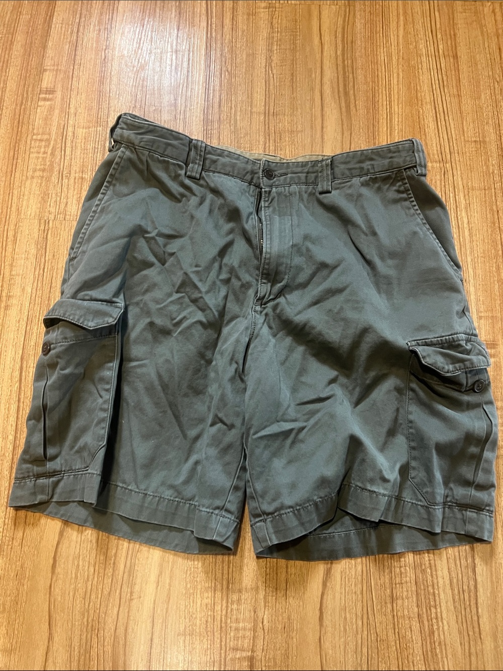 Geoffrey Beene Men’s 36 Gray Cargo Shorts with Flap Pockets